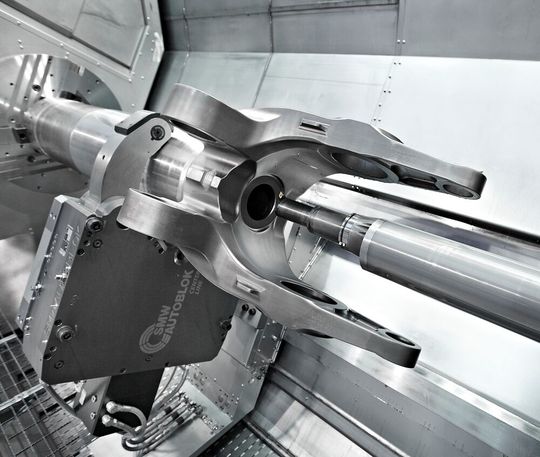 Titan 5553 (Ti5Al5V5Mo3Cr) gilt als der Wunschwerkstoff für die Fahrwerksproduktion in der Luftfahrtindustrie. Jedoch zählt „Titan triple five three“, wie Insider sagen, zu den momentan am schwersten zu bearbeitenden metallischen Werkstoffen. WFL zeigt, wie es dennoch geht ...(Bild:  WFL Millturn Technologies)