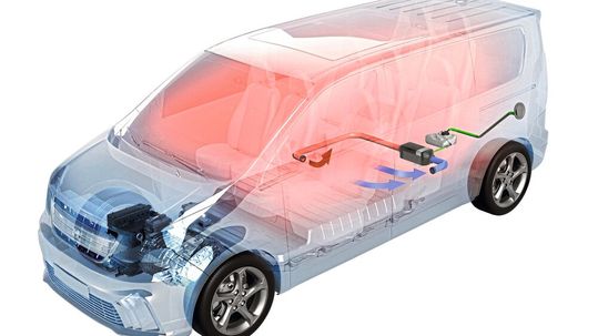 Heizgerät und Dieseltank des Range-Plus-Systems von Webasto werden am Unterboden platziert. Heizgerät und Dieseltank des Range-Plus-Systems von Webasto werden am Unterboden platziert.