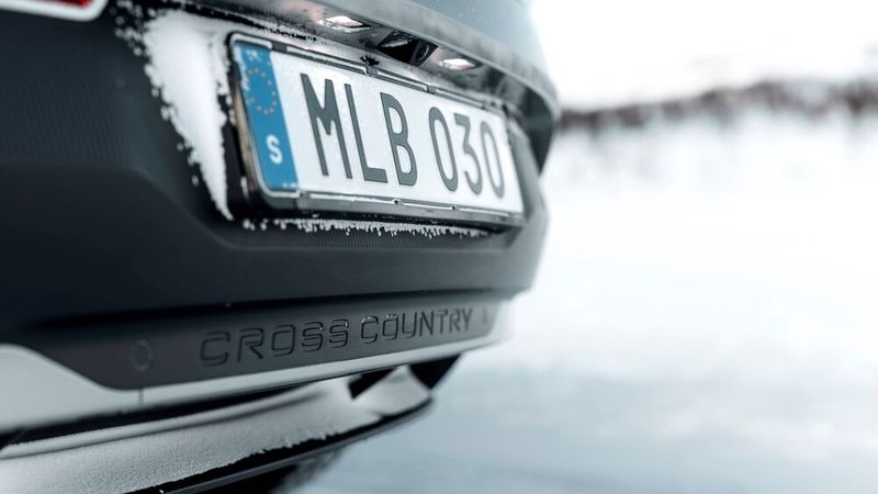 Die Modellbezeichnung Cross Country findet sich am Heck wieder. (Bild: Volvo)