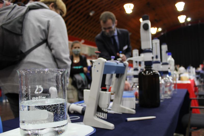 Ob Glasgeräte, Pipetten oder Dispenser: Das Interesse an Laborartikeln ist auch in Coronazeiten groß.  Weitere Infos zu den kommenden LAB-SUPPLY-Messen finden Sie auf www.lab-supply.info.  (LABORPRAXIS, C. Lüttmann)