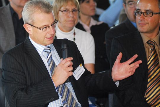 Wolfgang Niendorf vom ADAC sprach das Thema Software-Updates an. (Archiv: Vogel Business Media)