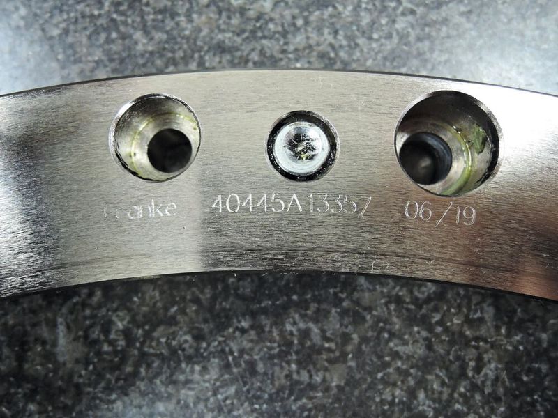 Funktionen verbessern: Bei einer Revision können Komponenten der Wälzlager, zum Beispiel Gehäuseringe, mit zusätzlichen Bearbeitungen wie Bohrungen für Schmiermittel optimiert werden.  (Bild: Franke)