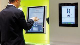 Haptische Bedienelemente lassen sich entsprechend den Anforderungen von Kunden auf dem Bedienpanel aufbringen. (Keba)