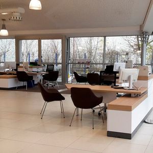 Der Skoda-Showroom in Plattling wird mit neuem Mobiliar ausgestattet.(Foto:  AVP-Gruppe)