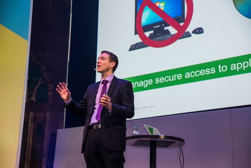 Keynote-Speaker Nathan Hill, Research Vice President von Gartner. Er sprach zum Thema  „Delivering Your Applications and Workspaces“. (vibrantmediaproductions.com)