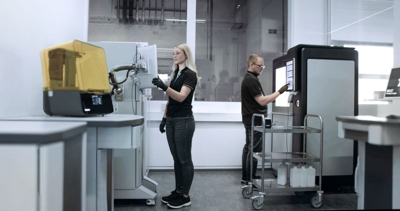 Der Auftragsfertiger Sinto Advanced Ceramics (ehemals Bosch Advanced Ceramics) stellt seit 2014 in Immenstadt im Allgäu additiv gefertigte technische Keramik her und zählt somit zu den Pionieren des Keramik-3D-Drucks. (Bild: Sinto Advanced Ceramics Europe GmbH)