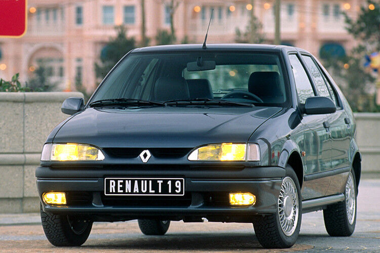 Im Juni 1992 folgte ein technisches und optisches Facelift des Volumenmodells. (Foto: Renault)