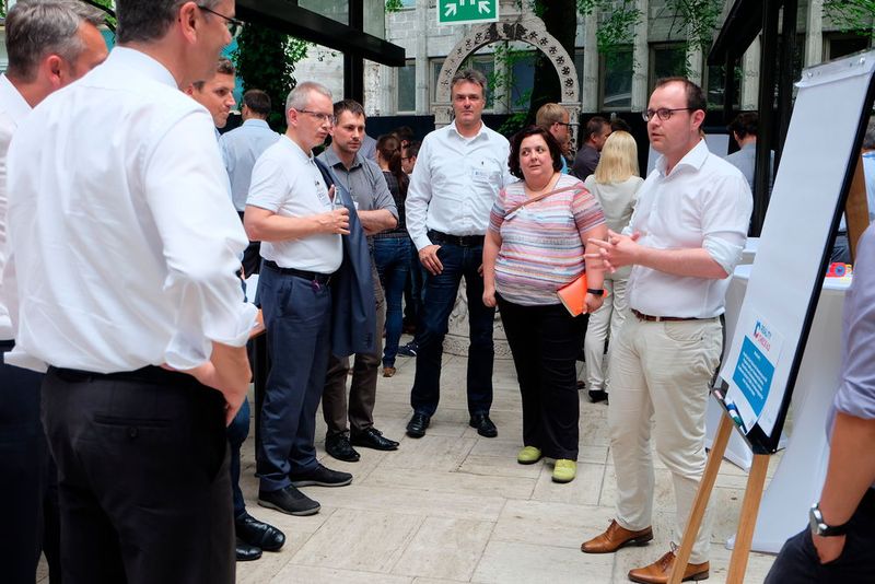 Das Worldcafé 1 moderierte Philipp Ramin (Innovationszentrum für Industrie 4.0).  (Bild: Schreier)