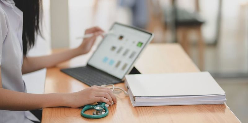 Die Fresenius Gruppe baut ihr Portfolio telemedizinischer Versorgungsangebote mit der Übernahme der DGG GmbH (Digitale Gesundheitsgruppe) aus. Zu dieser gehören unter anderen das Deutsche Institut für Telemedizin und Gesundheitsförderung (DITG), ein Entwickler von Patienten-Management-Programmen. (gemeinfrei)