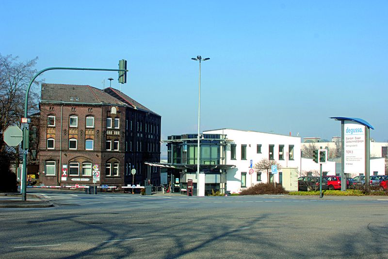 Das Chemieunternehmen Goldschmidt in Essen, eine Tochter der Degussa AG, konnte mit Hilfe der Kugeldrehgelenk-Armaturen die Belastungen seiner rund 1200 Schlauchleitungen deutlich reduzieren. Bilder: HS/RS (Archiv: Vogel Business Media)