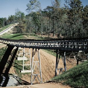 Bulk materials can be transported quickly and efficiently from the excavation point to their destination, even over impassable terrain.