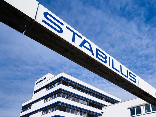 Der Vergleich des zweiten Quartals 2025 mit dem gleichen Zeitraum im letzten Jahr offenbart bei Stabilus einen deutlichen Schrumpf in Sachen Erlöse, was das dritte Quartal des Geschäftsjahres anbelangt, das im September endet. Die Erwartungen werden deshalb nach unten geschraubt ...(Bild:  Stabilus)