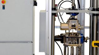 Draw-Bead-Test-Maschine für Karosseriebleche. (Bild: Hegewald & Peschke)