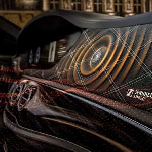 Continental hat sein Soundsystem ohne Lautsprecher weiterentwickelt. Unterstützt hat dabei Sennheiser.(Bild:  Continental)