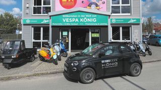 Für das Berliner Autohaus König ist das Zwei- und Dreiradgeschäft eine zentrale strategische Säule. (Bild: Autohaus König)