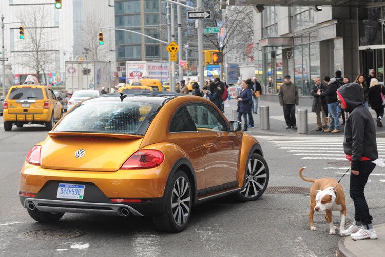 Eine Testfahrt in New York mit dem alten Modell, dem der Antrieb des Jetta-Hybrid eingepflanzt wurde, lieferte einen ersten Vorgeschmack. (VW)