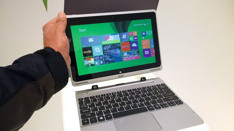 Das Aspire Switch 10 ist ein günstiger Vertreter der neuen 2-in-1-Geräte. (Bild: Klaus Länger)
