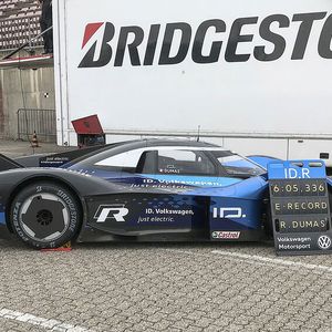 Nicht nur am Nürburgring (im Bild) brach der ID.R alle Rekorde. Auch beim Pikes Peak in Colorado fuhr er 2018 mit 7:57,148 Minuten die schnellste Zeit. (Bild:  Sonja Nadine Müller)