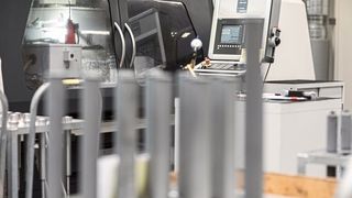 Seit 2013 verzeichnet TOX Pressotechnik keine Kollisionen aufgrund falsch zusammengebauter Werkzeuge mehr, weswegen Werkzeughersteller, die keine CAM-fähigen Daten liefern, als Lieferanten nicht in Frage kommen. (TDM Systems)