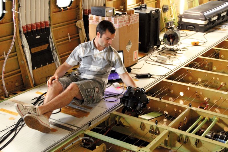 Für eine gleichmässige Datenerfassung war das Flugzeug während des Scanprozesses fixiert. (Bild: Creaform)