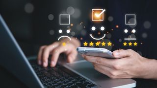 user-give-rating-to-service-experience-on-online-application-for-customer-review-satisfaction-feedback-survey-concept-stockpack-adobe-stock-1-scaled (Quelle: Deemerwha studio - Adobe Stock)