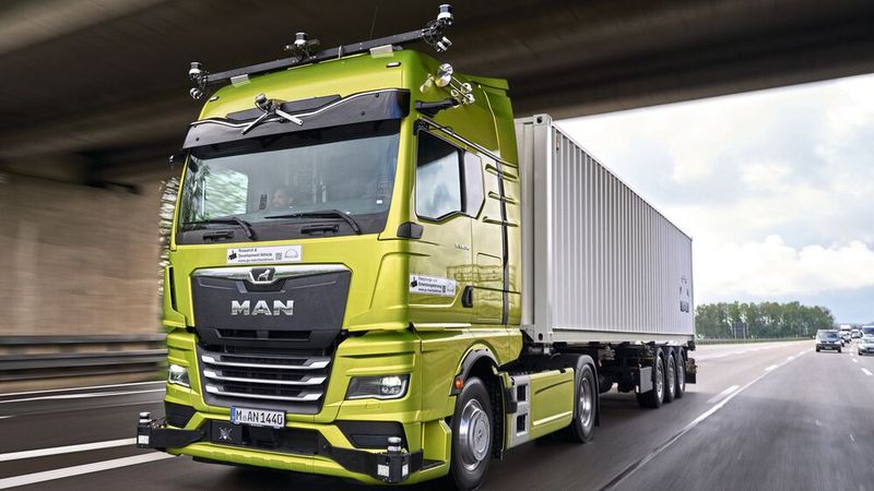 MAN schickt ab sofort einen autonom fahrenden Lkw (Level 4) in Süddeutschland über die Autobahnen A8, A9 und A96.(Bild:  MAN)