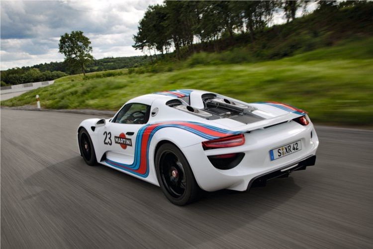 Der Verbrauch im NEFZ soll rund drei Liter auf 100 Kilometer betragen. (Porsche)