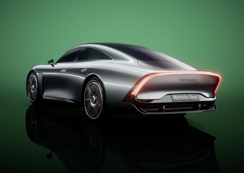 Das Design weist – abgesehen vom Heck – Ähnlichkeiten zu Sportwägen wie dem Aston Martin DB9 oder auch Porsche 911 auf. (Bild: Mercedes Benz AG)