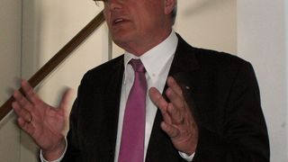 Übergab die Leitung von Micro-Epsilon nach 35 Jahren an seinen Nachfolger: Dipl.-Ing. Karl Wisspeintner.  (Bild: Jan Vollmuth)