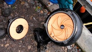 Laufradtausch an einer Caprari-Pumpe: Schnelle Leistungsanpassung und Maßnahme zur Lebensverlängerung, denn dieses Bauteil des Herstellers ist speziell beschichtet (Caprari)