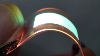 OLEDs sollen die LED ergänzen: sie sind flexibel und sparsam im Verbrauch von Energie (Fraunhofer COMEDD)