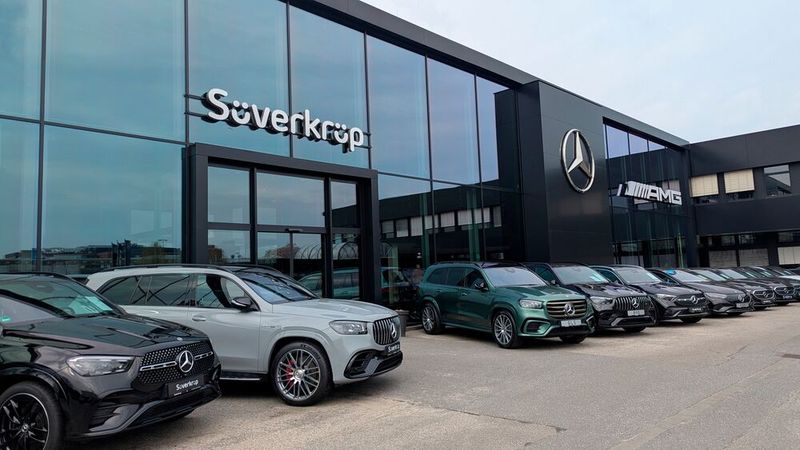 Süverkrüp hat dafür gemeinsam mit automobilen Branchendienstleistern einen Prozess entwickelt: Kunden können auf der Website des Händlers mit einem Finanzierungsrechner und im Gespräch mit Beratern vor Ort alle möglichen alternativen Optionen rechnen und sich auch andere passende Fahrzeuge präsentieren lassen. Das Ganze führt den potenziellen Käufer in eine digitale Strecke, die ihn nahe an den Abschluss bringt. Auf individuellen Landingpages können die Kunden noch einmal alles in Ruhe nachvollziehen.  (Bild: Simon – VCG)