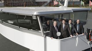 Willi Vrancken, Schiffseigner MS Goblin, Scheepvaartbedrijf, Vranken BV, Sascha Odermatt, Geschäftsführer Rheinhafen Krefeld, Luc Malysse – Leiter Transportlogistik Binnenschiffahrt bei Cargill, Dr. Christoph von Reden, Geschäftsführer Cargill Deutschland GmbH (v.l.). (Bild: Cargill)