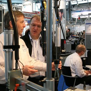 Impressionen von der Fastener Fair 2013: Mit über 800 Ausstellern und insgesamt 10.600 Besuchern.
