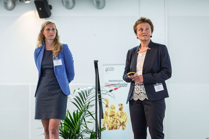 16. Anwenderkongress Steckverbinder: Der Tag 2 auf dem Steckverbinderkongress 2022 hatte den Themenschwerpunkt auf Oberflächen und Werkstoffen. Das umfasste die Konfektion Schwerer Steckverbinder für den Schaltschrankbau ebenso wie Hochstromkontakte für die E-Mobilität und funktionalisierte Oberflächen im Einsatz auf der ISS im Weltraum. (Bild: Elektronikpraxis)