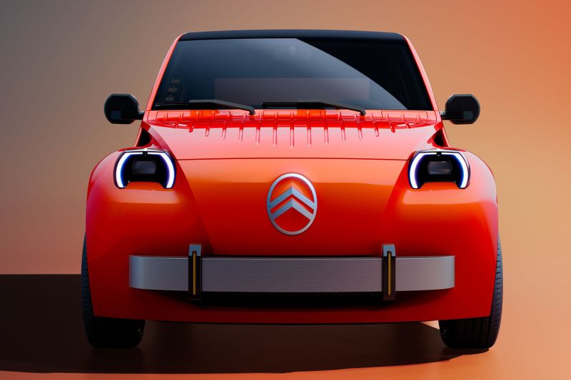 Die Front zeigt die vom Vorgänger gewohnte, stark gewölbte Motorhaube und die runden Scheinwerfer. (Bild: Citroën)
