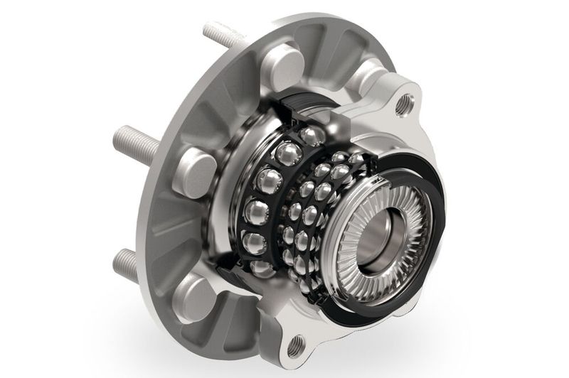 Schaeffler Vehicle Lifetime Solutions hatte das Trifinity-Radlager vorgestellt. Es ist das einzige dreireihige Kugellager auf dem Markt. Weniger Reibung und Gewicht bei größerer Drehmomentübertragung und Reichweite sowie eine höhere Lebensdauer machen das Trifinity-Radlager laut Hersteller effizienter als herkömmliche Radlager. (Bild: Schaeffler)