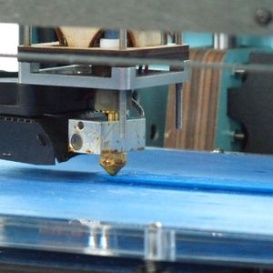 Industrielle Revolution oder Spaß für das Wohnzimmer? 3D-Drucker liegen im Trend und davon können Rapidtech und Fabcon 3.D profitieren.