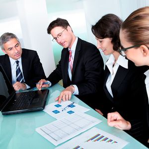 In enger Zusammenarbeit mit Managern und Führungskräften entsteht in Projektarbeit die Grundlage für ein umfassendes Zukunftsbild.