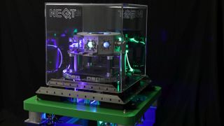 Mit der Validierung des Laserverstärkers an einem Ionenfallen-Quantencomputer der Firma Neqxt GmbH will „QAmp" einen Baustein zur technologischen Souveränität Europas liefern. (Bild: Neqxt GmbH )