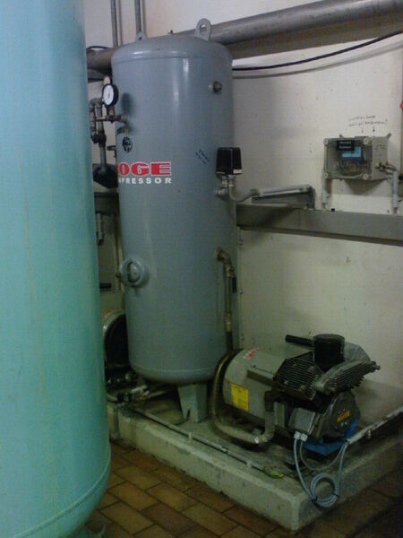 Druckluftkompressoren zur Luftsättigung mit Druckkessel (Bild: Edur)