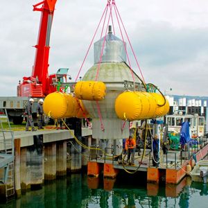Feldversuch mit einer Drei-Meter-Kugel im Bodensee.(Bild:  Fraunhofer IEE)