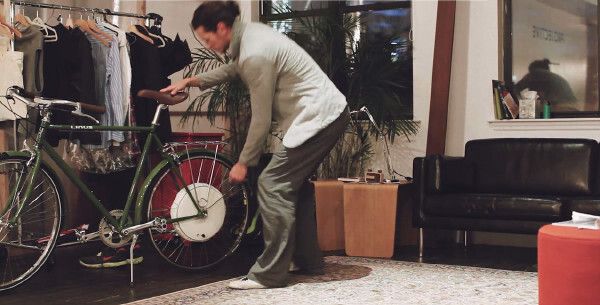 das mit dem Motorgehäuse zusammengebaut ist (FlyKly)