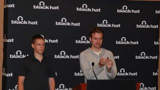 Das Team von SRLabs stellte die BadUSB-Attacke auf der BlackHat in Las Vegas vor. (Bild: Uli Ries)