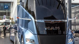 Zu seinem Concept S aus dem Jahr 2010 präsentierte MAN bei der IAA 2012 den passenden Auflieger. (Foto: Suffner)