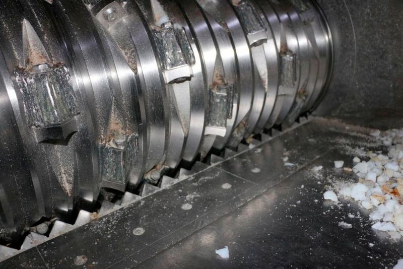 Entscheidend bei diesem Vecoplan-Zerkleinerer ist das Schneidwerk. Denn je nach Anwendung setzt man dabei auf einen großen Durchmesser des Rotors, wobei dieser mit gehärteten konkaven Werkzeugen bestückt ist. (Vecoplan)