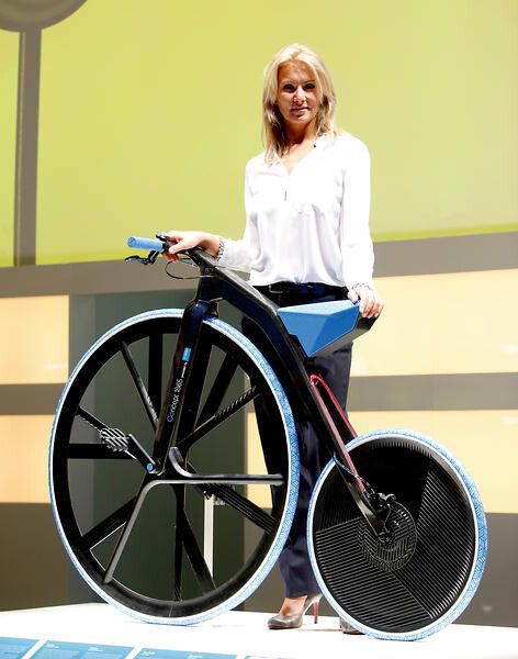 A very old school bike made with modern materials. (Source: Messe Dusseldorf)
