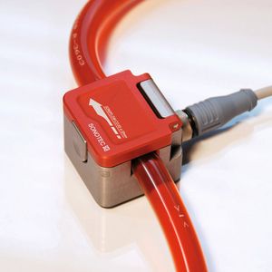 Clamp-On-Ultraschallsensoren zur Durchflussmessung wie der Sonoflow CO.55 eignen sich besonders für Prozesse mit strengen hygienischen Vorschriften.