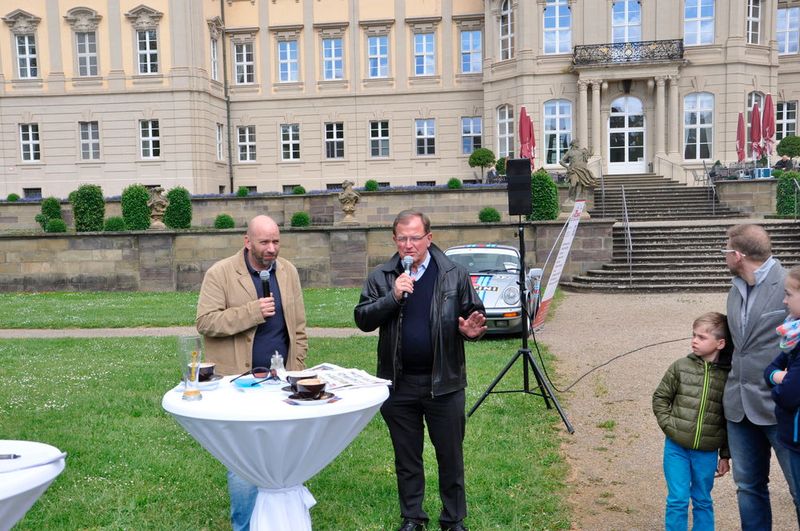 Hier präsentierte der Hausherr die Teilnehmer: Bezirkstagspräsident Erwin Dotzel. (Foto: Grimm/Dominsky)