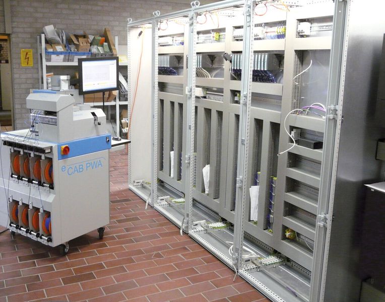 Dreidimensional geplant und durchgängig gesteuert: Mit Eplan Pro Panel werden unter anderem die Anlagen für die Kabelkonfektionierung angesteuert. (Bild: Eplan)